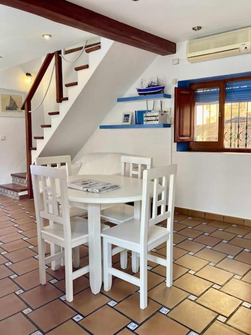 דירות ל'אמטיה דה מר Casita De Pescadores Con Vista Al Puerto מראה חיצוני תמונה
